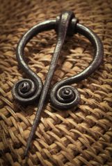 More information about "Penannular brooch"
