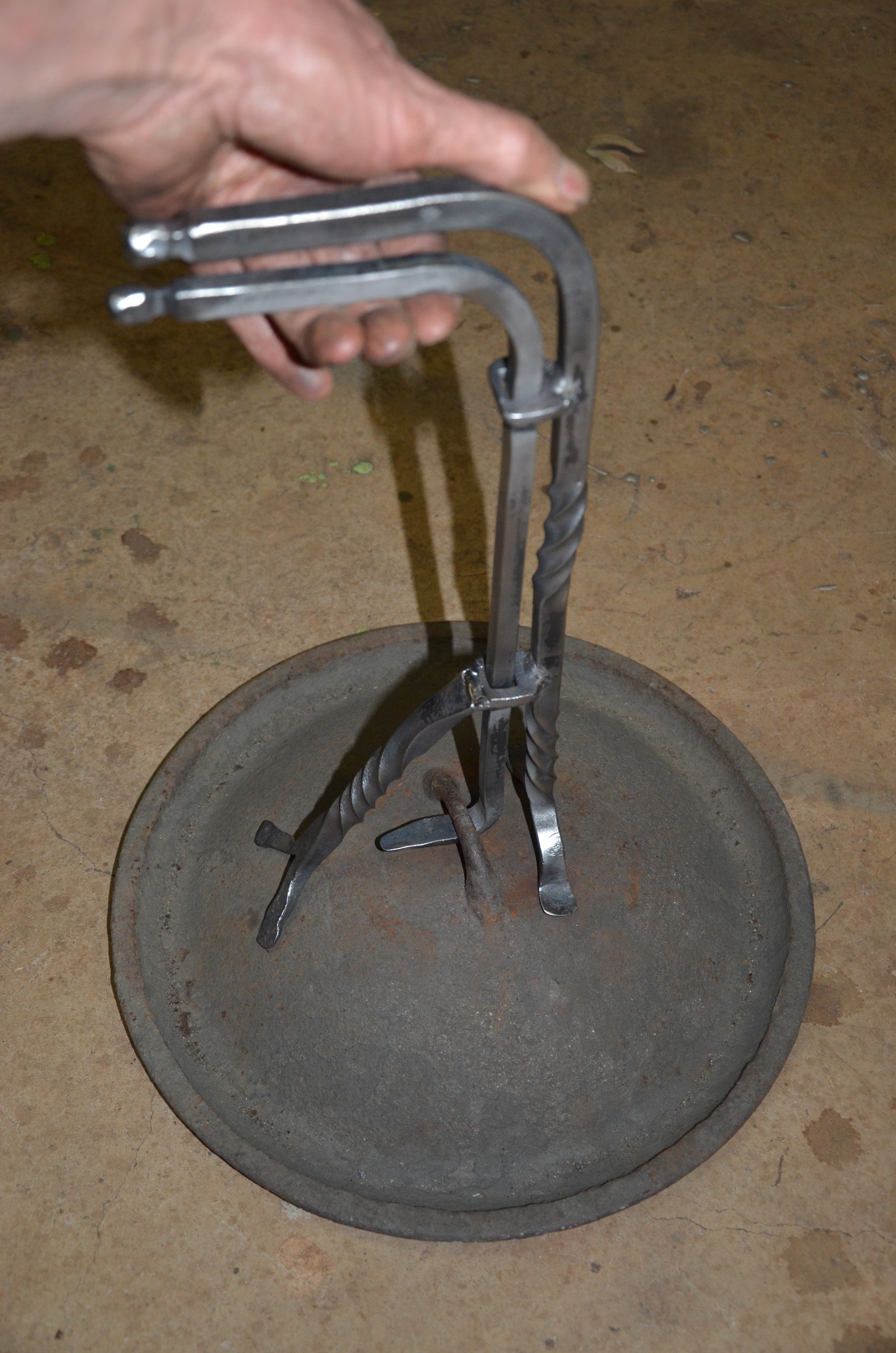 non-slip camp oven lid lifter - Member Projects - I Forge Iron