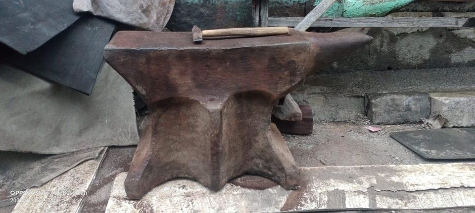 please-help-to-identify-this-anvil-weight-196-kg-anvils-swage-blocks